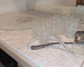BO209Serving Plate, Cups And Ladles