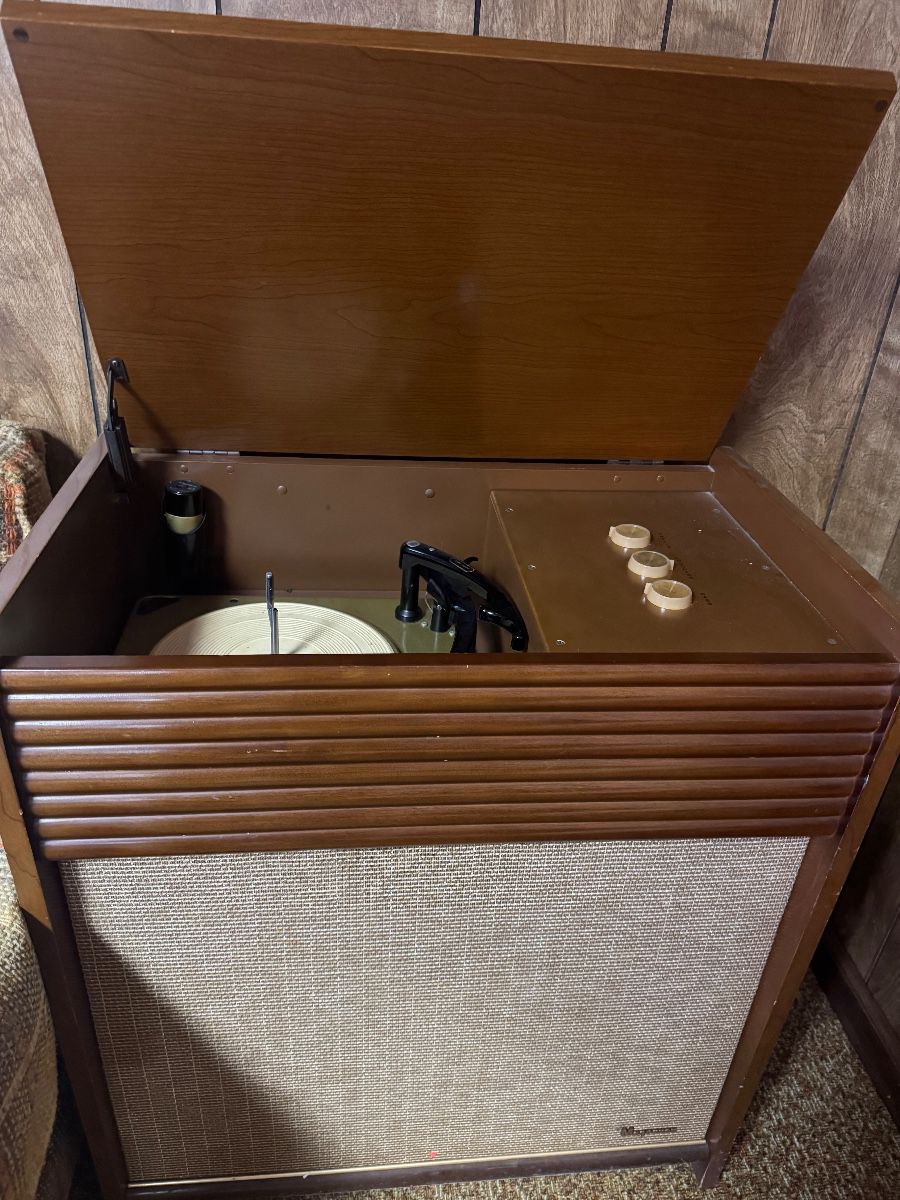 Vintage Magnavox Console Stereo Record Player