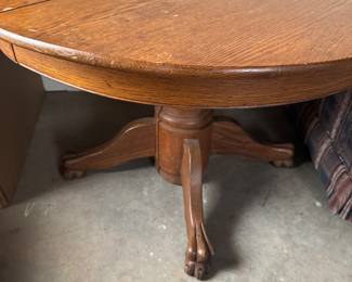 Vintage Beautiful Oak Claw Foot Pedestal Table