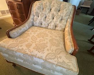 Gorgeous Vintage Cream Floral Arm Chair