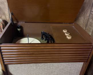 Vintage Magnavox Console Stereo Record Player
