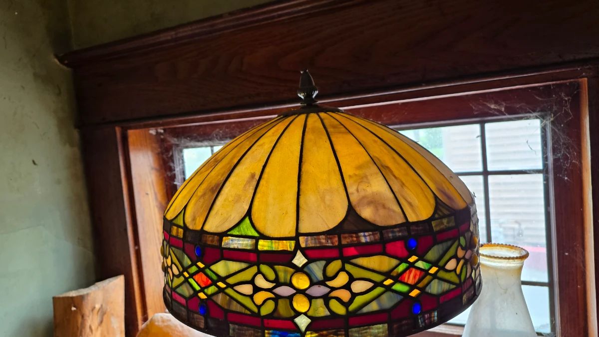 Nice stain glass lamp.