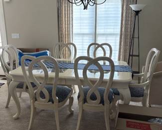 LARGE dining table with two leaves and 6 chairs
