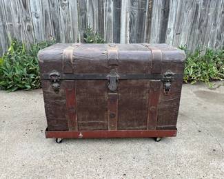 Flat top vintage trunk