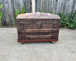 Vintage trunk round top