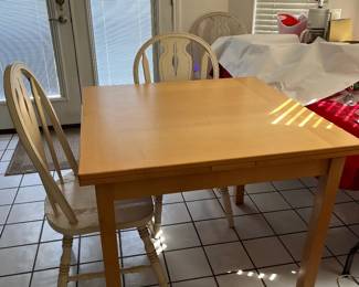 Crate & Barrel Table Extends to Rectangle 
