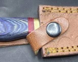 Damascuss fixed blade knifes.