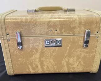 Royal Traveller Beauty Case