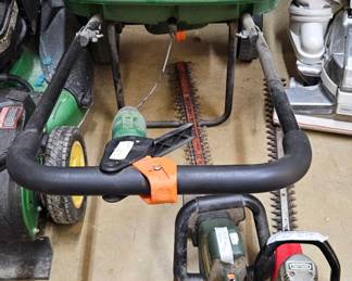 Fertilizer spreader