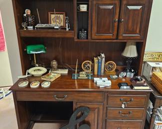 Attractive desk and hutch