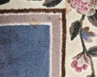 7.5' x 10.5' area rug