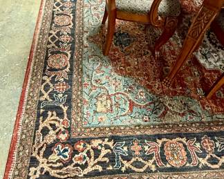 Beautiful area rug. Great colors!