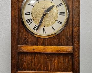 Antique mechanical mantel clock