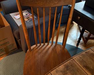 Antique chair (set of 2)