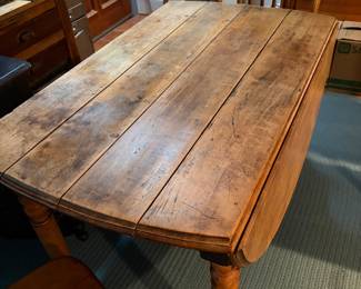 Drop leaf table