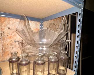 Wavy glass decorative bowls and bud vase caddy set