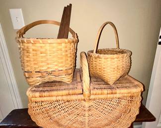 Set of 3 woven wicker baskets, picnic style