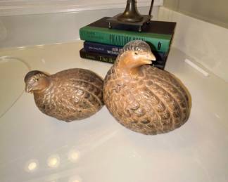 Pair of ceramic quail figurines, decorative bird statues