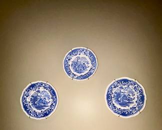 Blue Willow-style china plates with wall hangers, set of 3