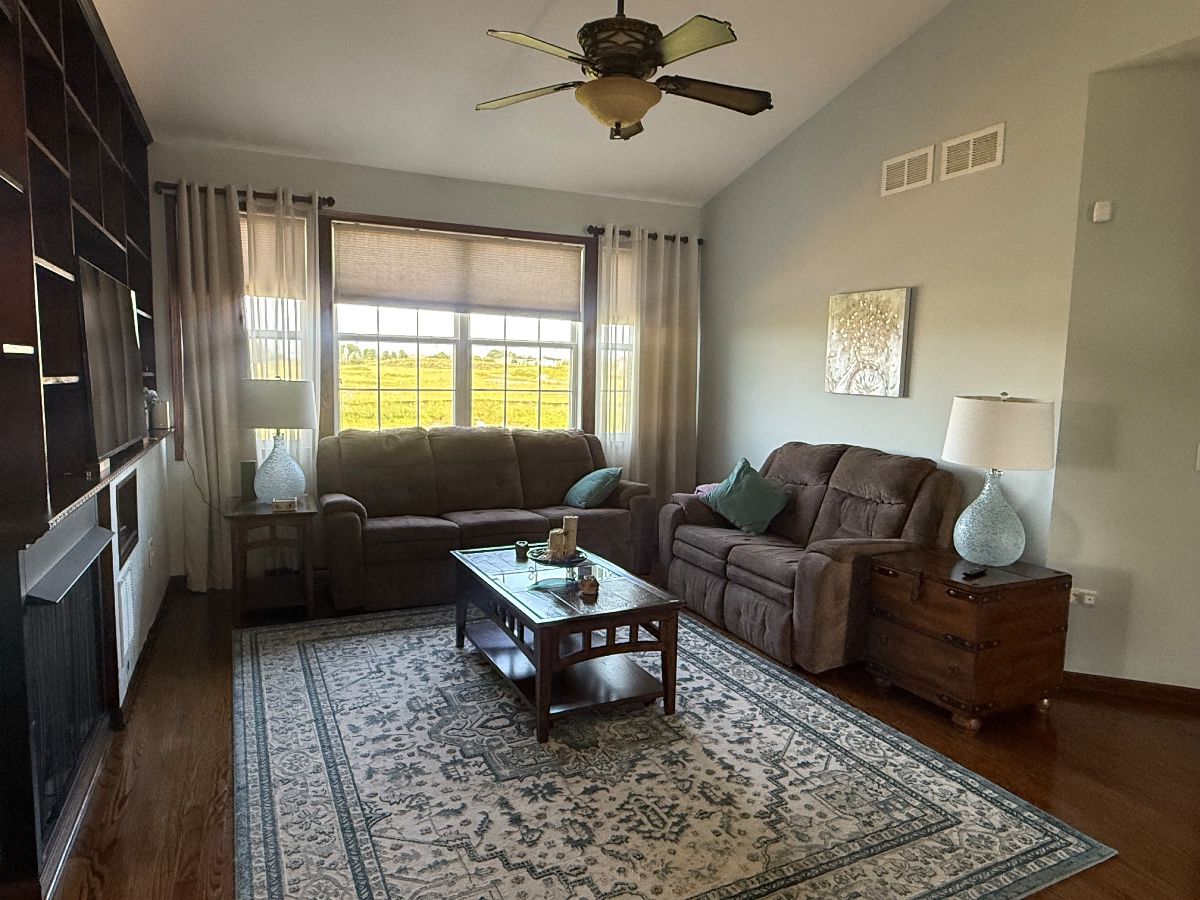Family Room Furniture. Electronic Reclining 4 seats