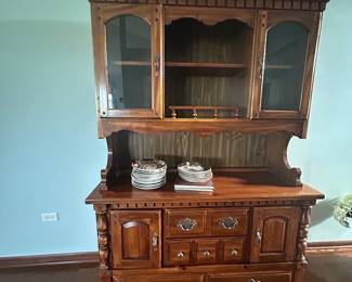 Hutch to match dining table. Nearly perfect condition.