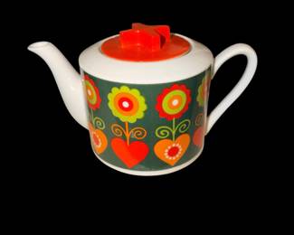 This is a vintage Figgjo Flint "Annemarie" teapot featuring a bold "Flower Power" Kirsten Dekor pattern made in Norway during the 1960s.