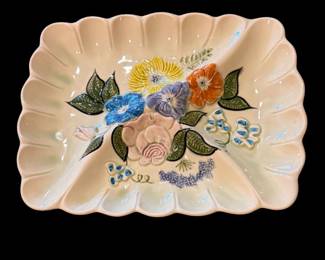 This is a vintage California Pottery hand-painted floral sectional tray / divided platter.Mid-century ceramics marked "Calif USA" on the back were produced by several prominent pottery studios active in California during the mid-20th century. These pieces are highly collectible for their distinct scalloped edges, high-gloss pastel finishes, and vibrant, raised floral patterns.