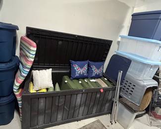 Outdoor storage chest