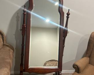 Standing mirror