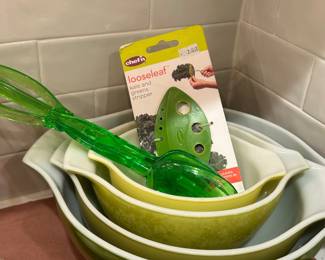 Pyrex nesting bowls