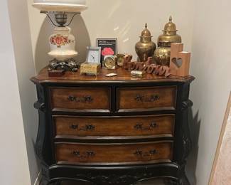 Nice Bombay chest