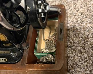 Vintage Singer 99K Hand-Crank Sewing Machine