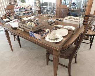 Dining Table, w/6 chairs, leaves