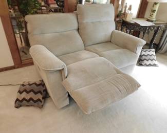 Lazy-Boy Love Seat Recliner, electric