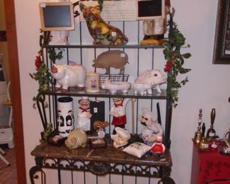 Tons of decorative pieces!