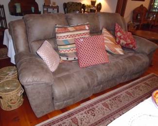 Reclining sofa