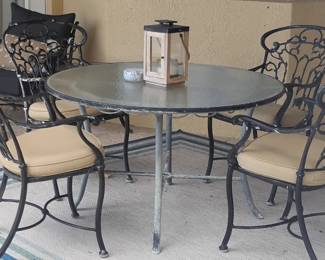 Patio table and 4 chairs..need repainted $400