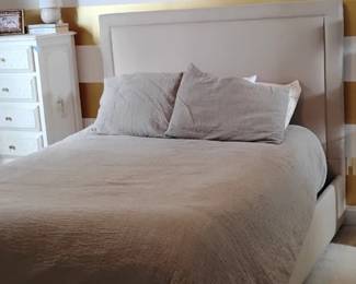 Queen Size Bed $800 obo mm a