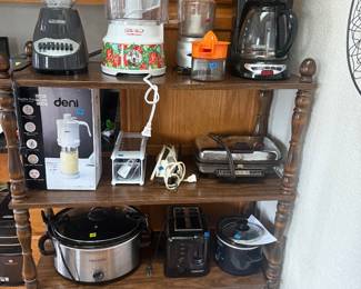 Kitchen Appliances & Gadgets 🍳☕ Great selection of small kitchen appliances including Instant Pot, Crock-Pot slow cooker, Cuisinart toaster, Black+Decker blender & coffee maker, Hamilton Beach food processor, Presto SaladShooter, Deni cookie press, mini slow cooker, electric grill/waffle maker, citrus juicer, grater and more. Many items are clean, boxed or include accessories!