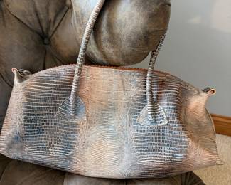 B. MAY LEATHER PURSE BAG