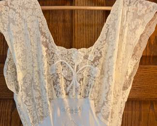 Vintage Ivory Sik & Lace  Nightgown 