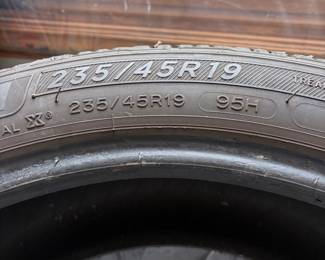 SET OF TIRES 235/45R19
