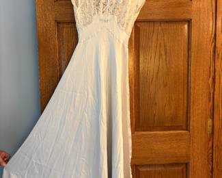 Vintage Ivory Sik & Lace  Nightgown 