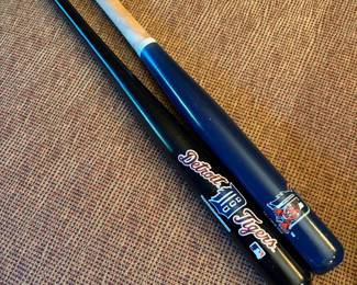 SOUVINER BASEBALL BATS DETROIT TIGERS