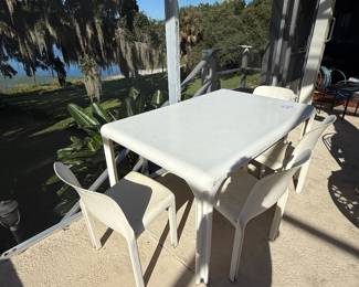 Vintage 80's heavy duty out door 6' table with 4 chairs