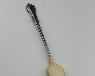 Infant feeding spoon
