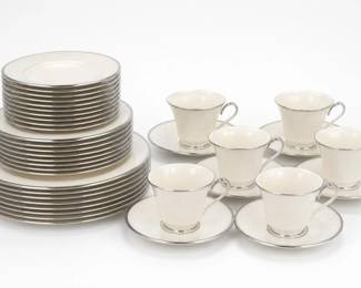 U.S Lenox Moonspun China Dinnerware Set