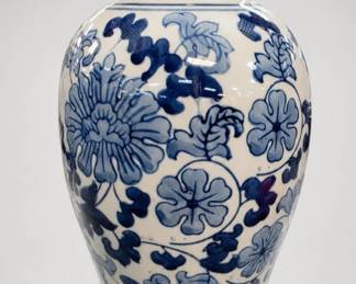 CHINA Blue-and-White Floral Ceramic Ginger Jar