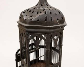 Metal Gothic-Style Birdcage