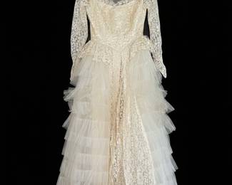 Vintage Lace and Tulle Wedding Gown - 1950s Style